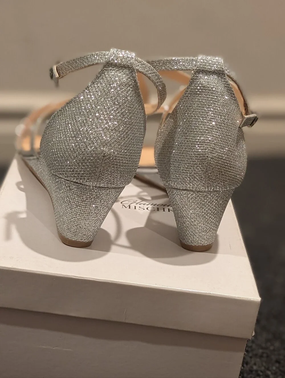 Badgley Mischka Queen Silver Glitter Wedge Sandals Size 11